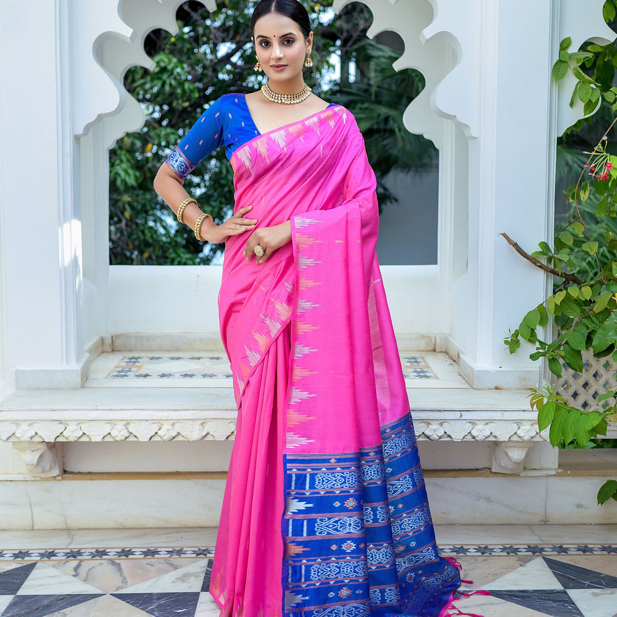 Floral Zari Weave Soft Tusser Silk Saree With Contrast Border Pallu And Blouse Piece BWV-2081