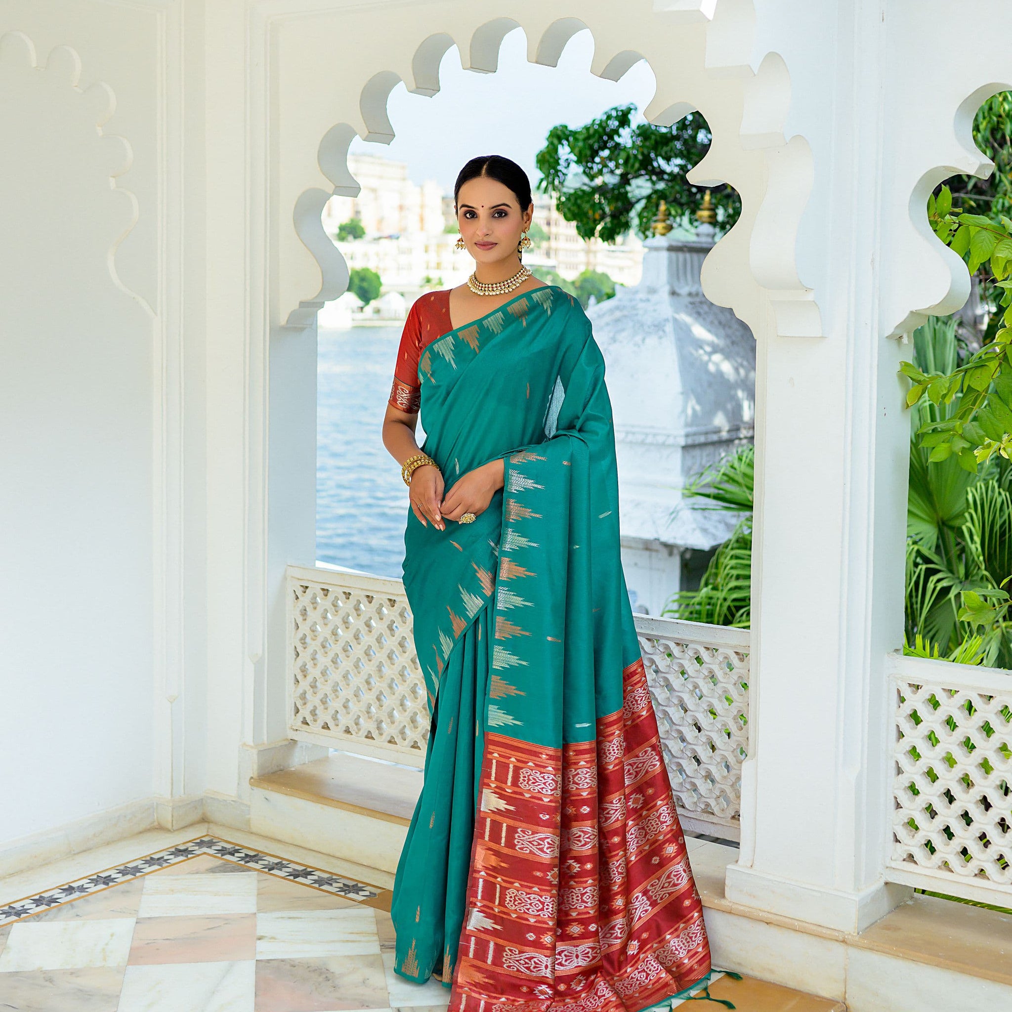 Floral Zari Weave Soft Tusser Silk Saree With Contrast Border Pallu And Blouse Piece BWV-2084